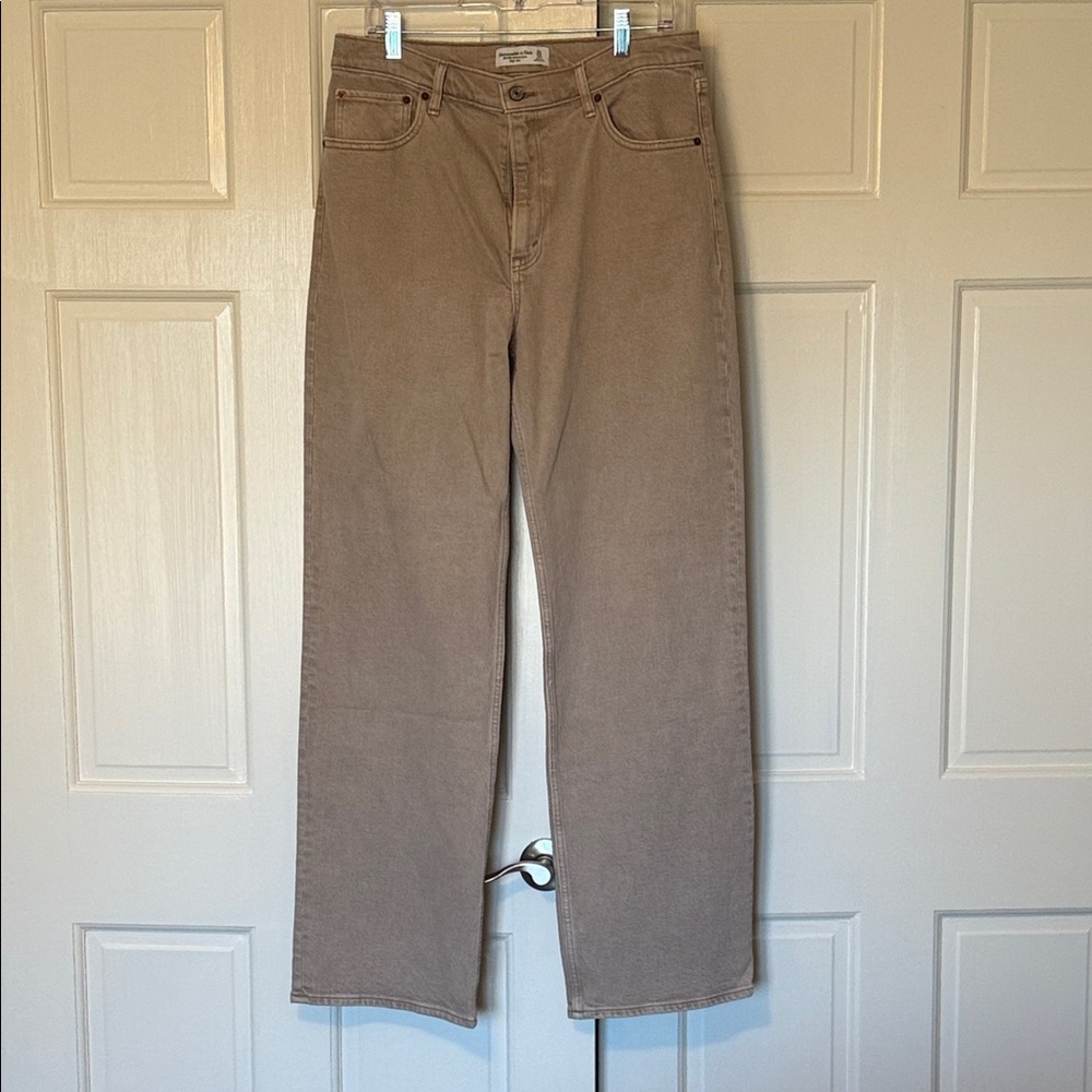 Abercrombie & Fitch Women's 90s High Rise Relaxed Jeans Tan 31L NWOT